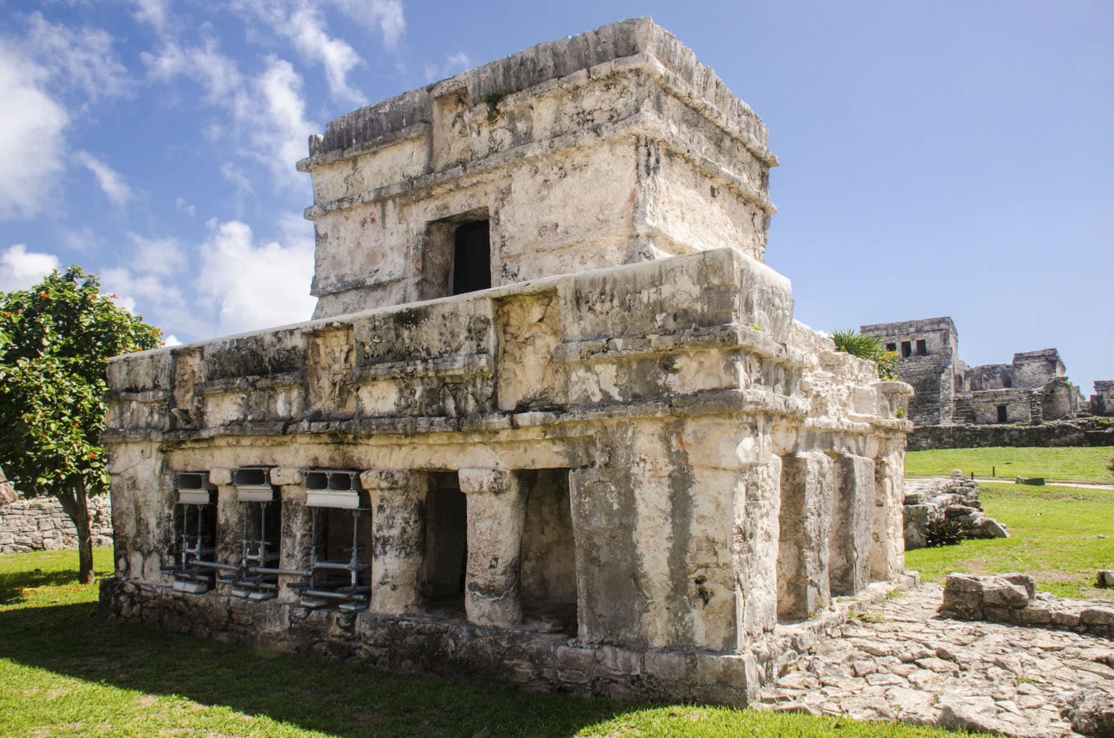 rolling-cancun-shuttle